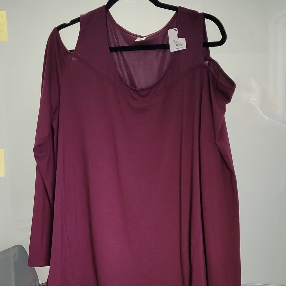 B Active cold shoulder top